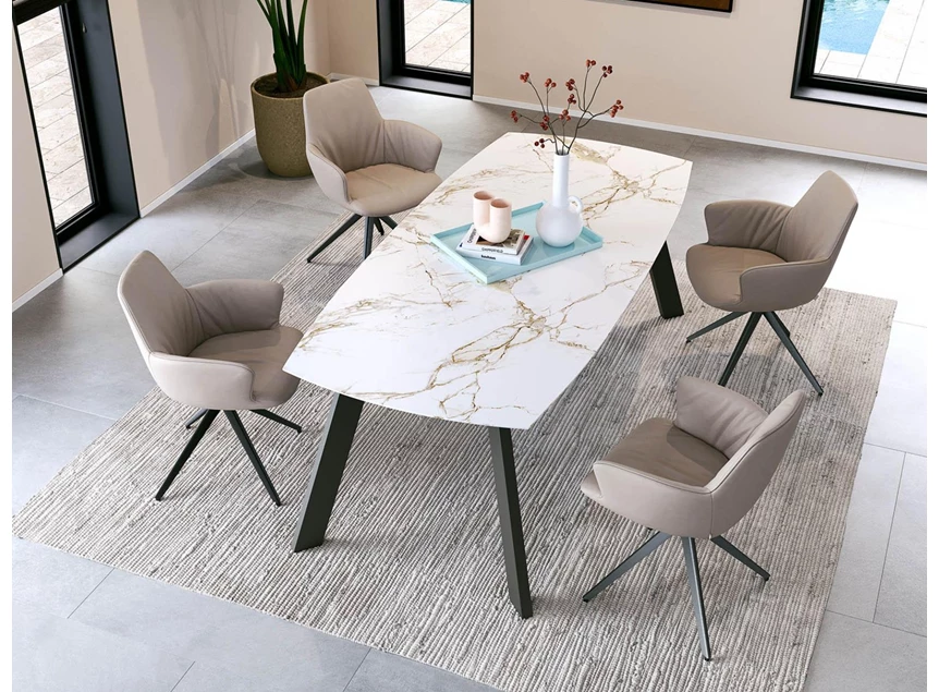 Sfeerfoto Eettafel Liv Table Talk bootvorm Dekton marmerlook Bert Plantagie