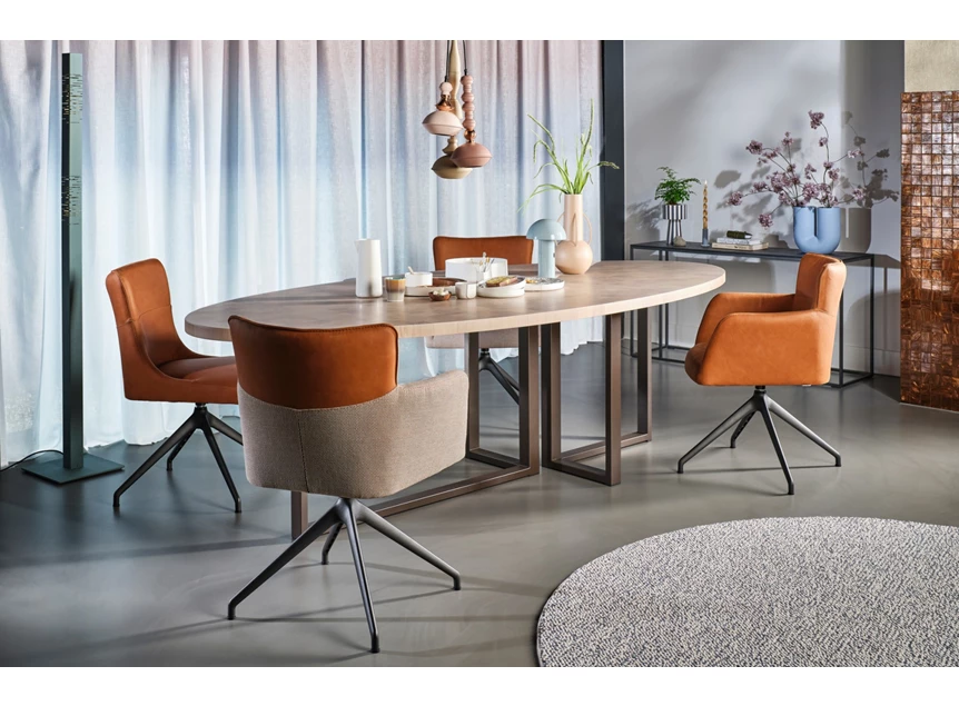 Sfeerfoto Eettafel Eris ovaal massief hout eik kopshout Bert Plantagie