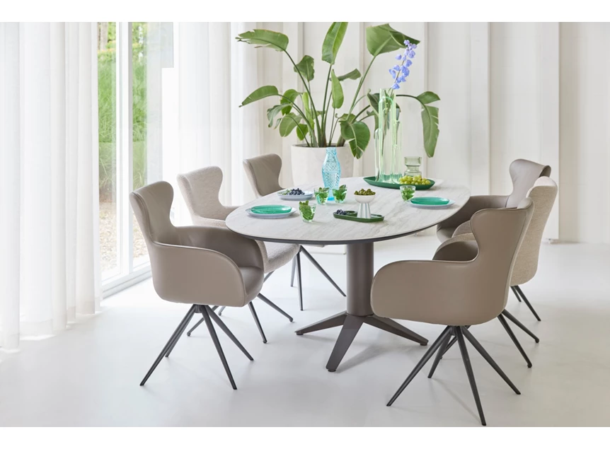 Sfeerfoto Eettafel Carve Table Talk superellips Dekton Bert Plantagie