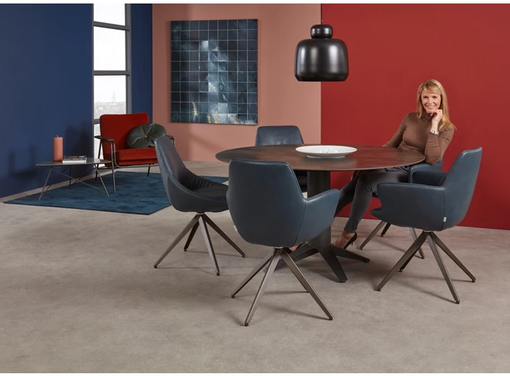Sfeerfoto Eettafel Carve rond Dekton Bert Plantagie