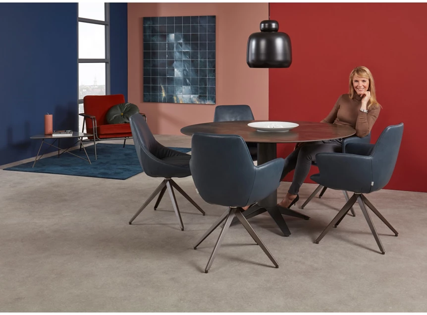 Sfeerfoto Eettafel Carve rond Dekton Bert Plantagie