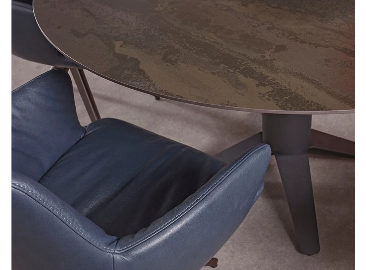 Detail Eettafel Carve rond Dekton Bert Plantagie