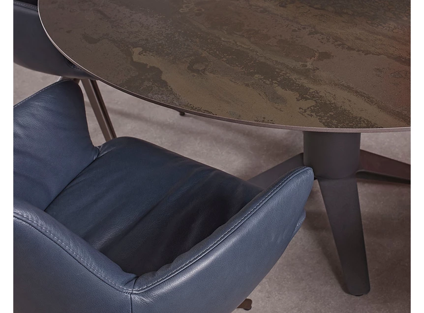 Detail Eettafel Carve rond Dekton Bert Plantagie
