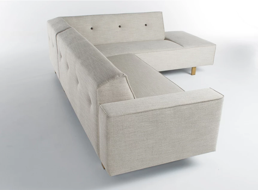 Achterkant Salon hoek Odin dormeuze stof beige met sierknopen Bert Plantagie