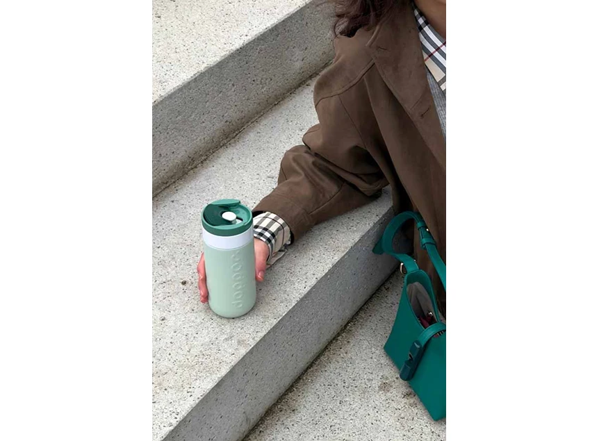 Travel mug forest green 300ml sfeerfoto