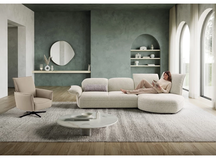Sfeerfoto Salon Abby rond afsluitelement stof beige Koinor