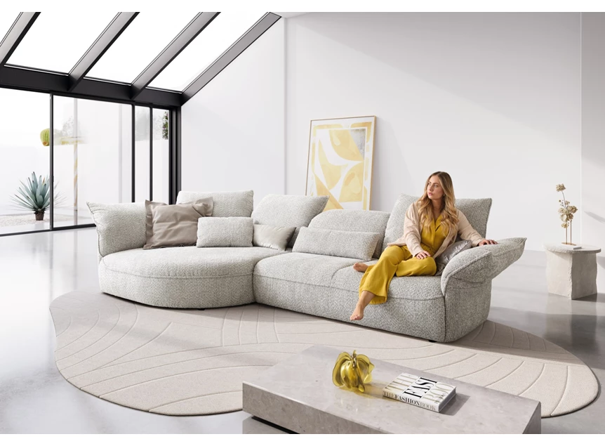 Sfeerfoto Salon Abby trapeziumhoek stof beige Koinor