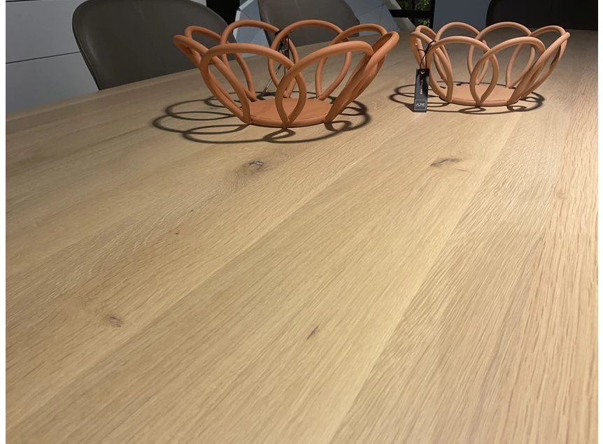 Detail Tafel Eris superellips eik bianco oil Bert Plantagie