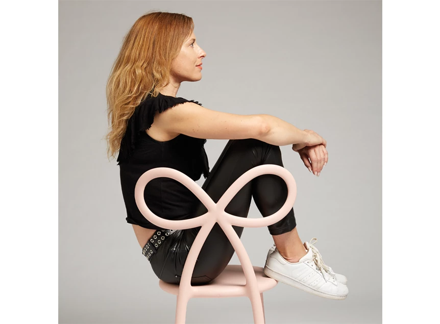 Nika Zupanc Stoel Ribbon Pink 800001PI-O Qeeboo