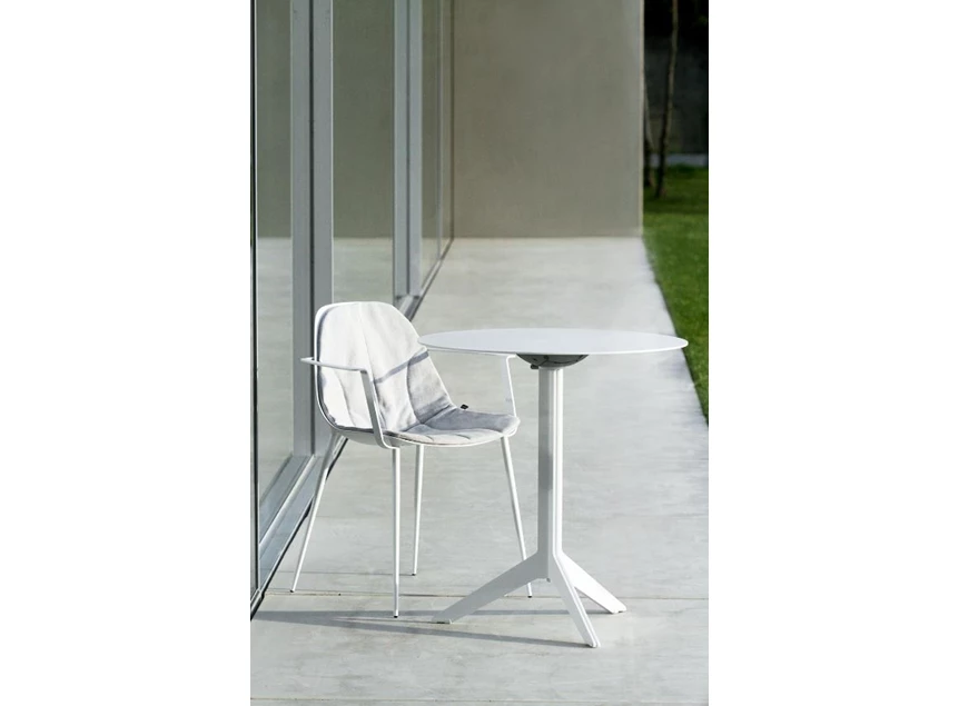 Sfeerfoto Bistrotafel Collins metaal wit outdoor tuinmeubelen Joli