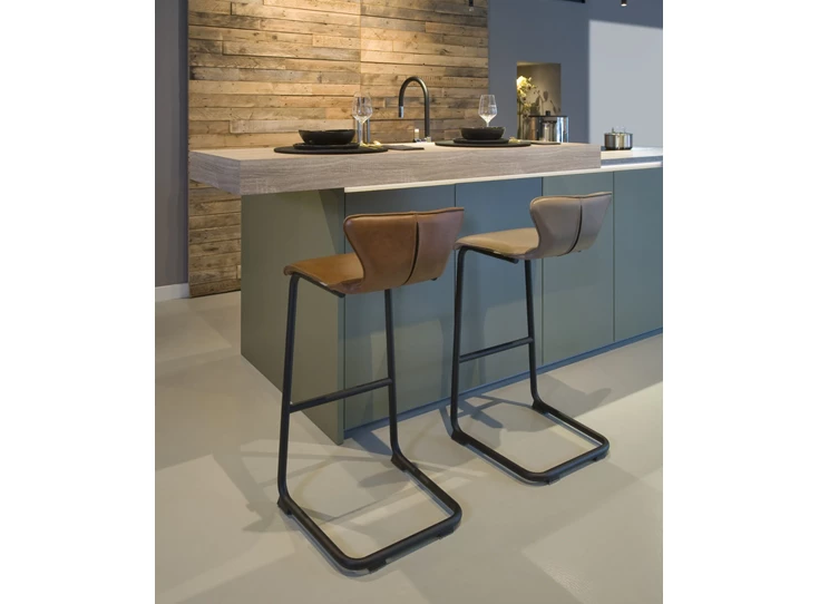 Sfeerfoto Barstoel Luna Hoog leder cognac Bree's New World