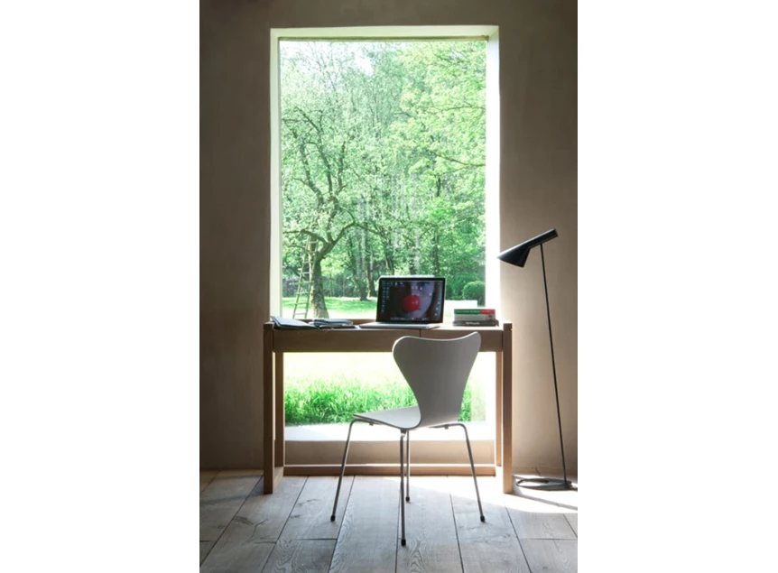 Oak Frame Desk Ethnicraft 50516 sfeerbeeld raam.jpg