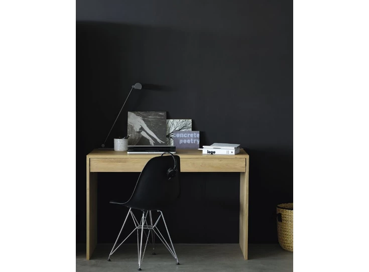 Oak Wave desk Ethnicraft 51456 sfeerbeeld.jpg