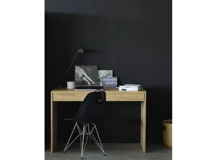 Oak Wave desk Ethnicraft 51456 sfeerbeeld.jpg