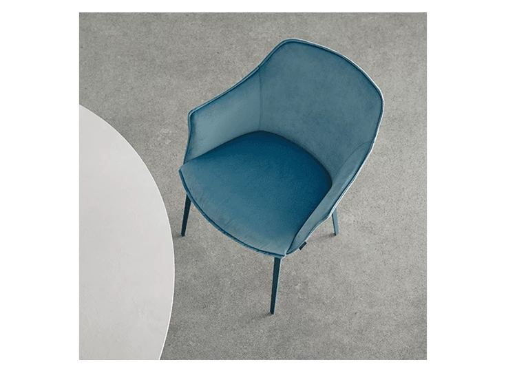 Sfeerbeeld stoel Keduka blauw enkel