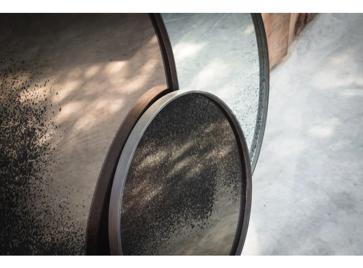 20331 Ethnicraft Heavy aged bronze mirror tray XL Ø92cm Detail